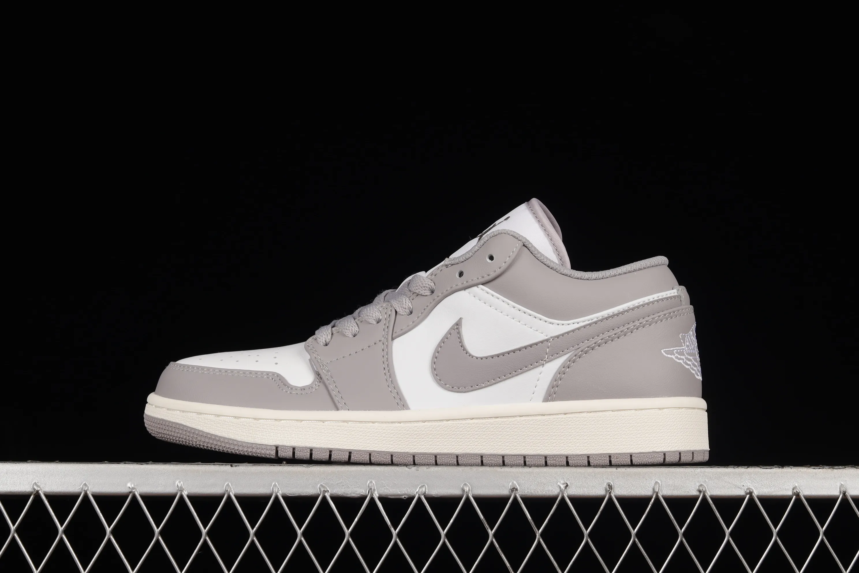 All categories Air Jordan Jordan series basketball shoes Air Jordan 1 Low Z version Air Jordan 1 Low "Vintage Grey" AJ1 Joe 1 white gray low-top basketball shoes 553558-053